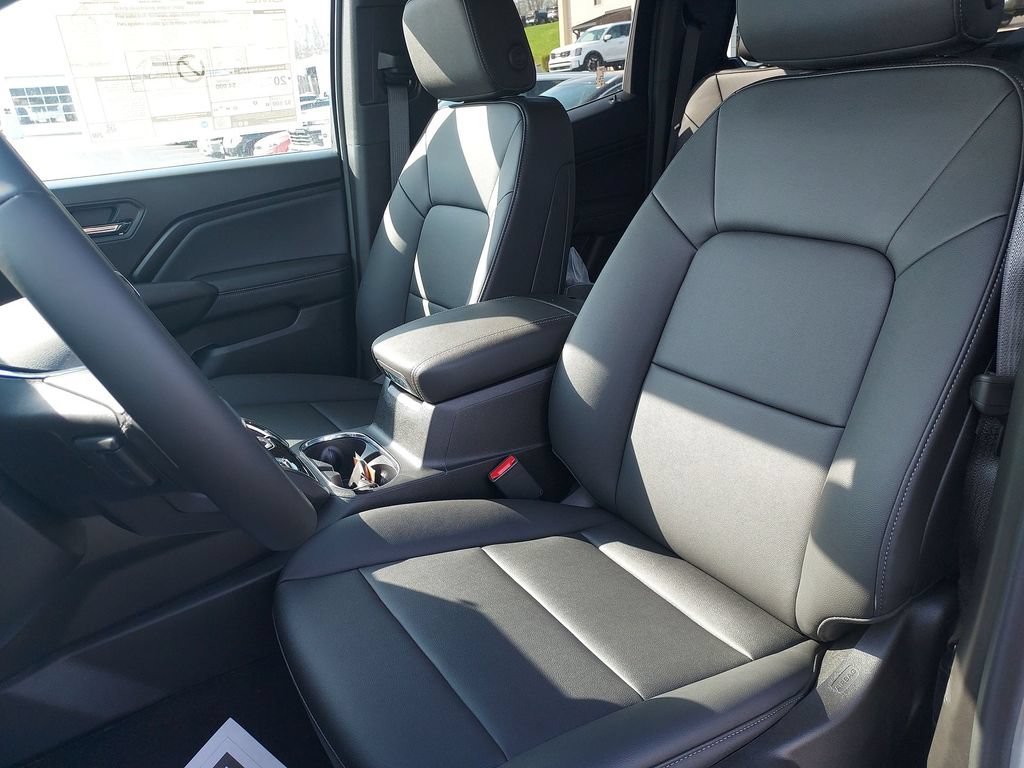 New 2026 Sterling Metallic GMC Elevation image 17