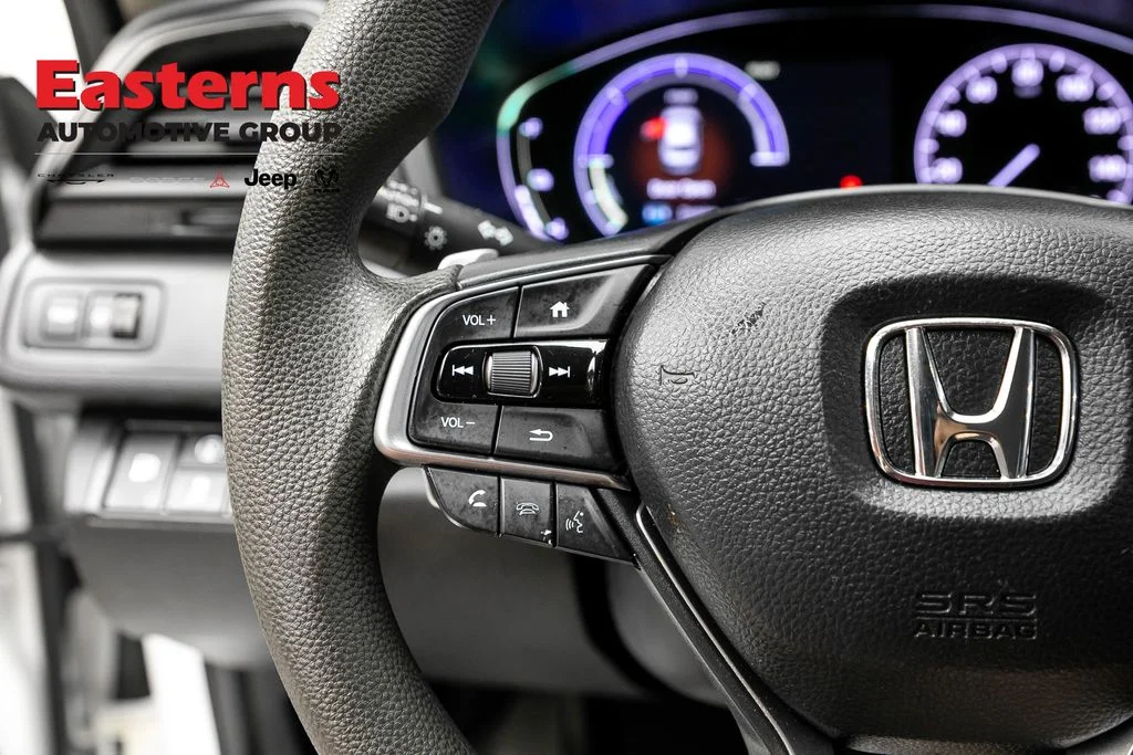 Used 2022 White Honda EX image 14