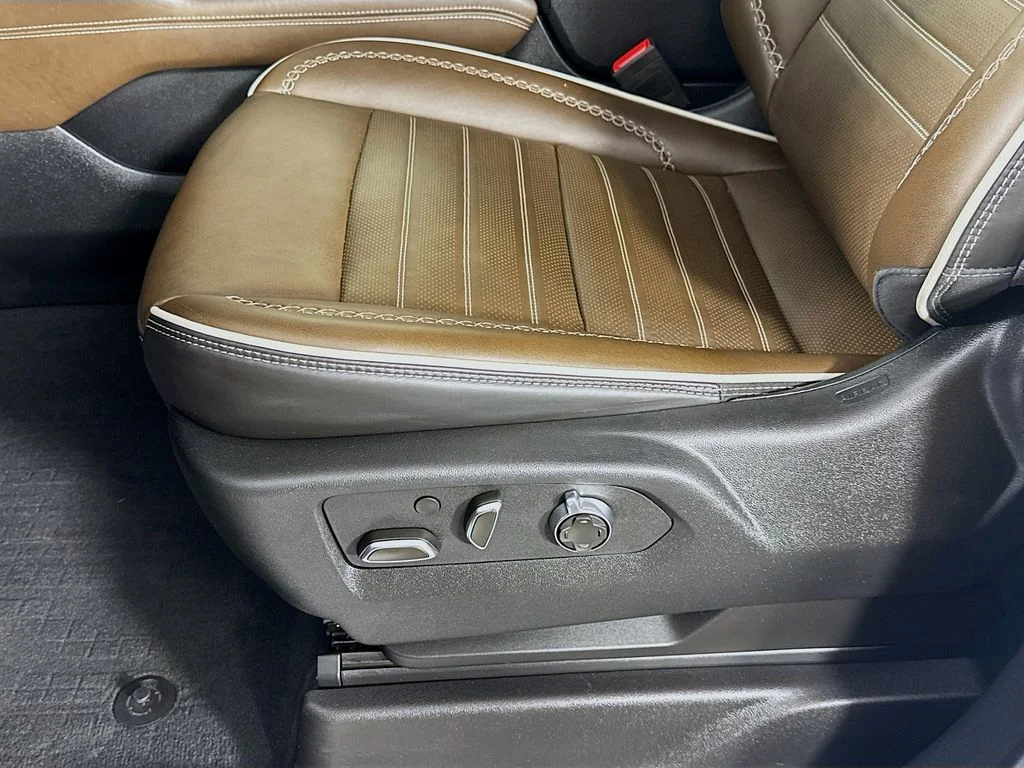 Used 2025 White GMC Denali Ultimate image 22