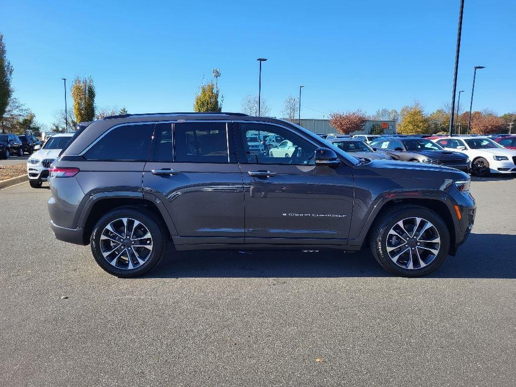 New 2024 Baltic Gray Metallic Clear-Coat Exterior Paint Jeep Overland image 23