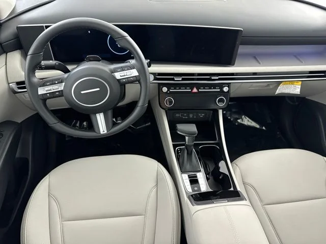 Used 2025 Silver Hyundai SEL Convenience image 28