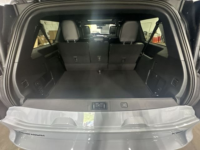 New 2027 Gray Ford Platinum image 25