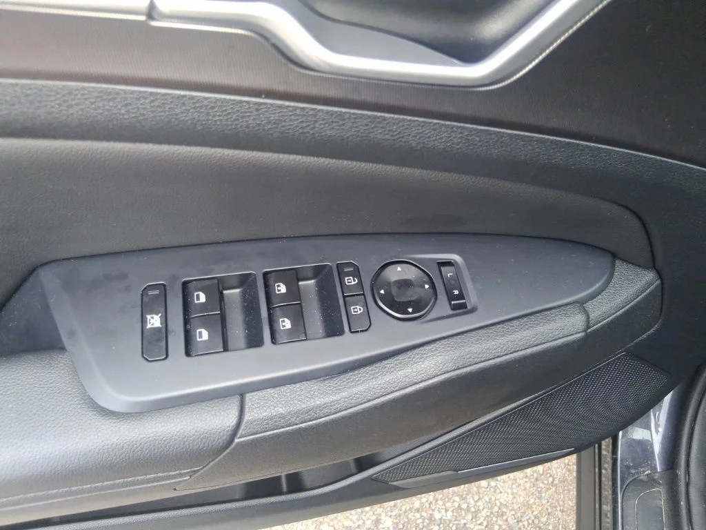 Used 2026 White Kia EX image 9
