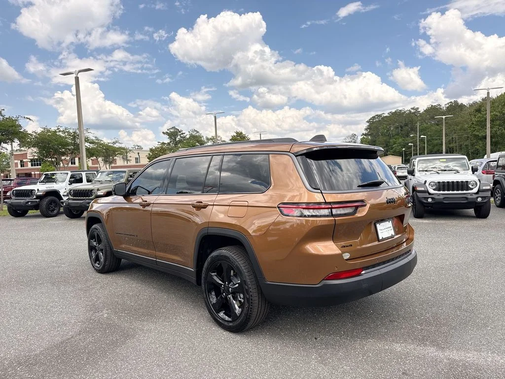 New 2026 Copper Shino Metallic Clear-Coat Exterior Paint Jeep Limited image 7