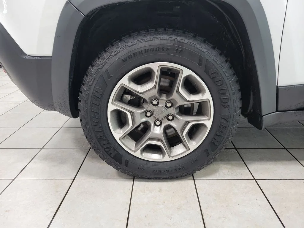 Used 2022 White Jeep Trailhawk image 51