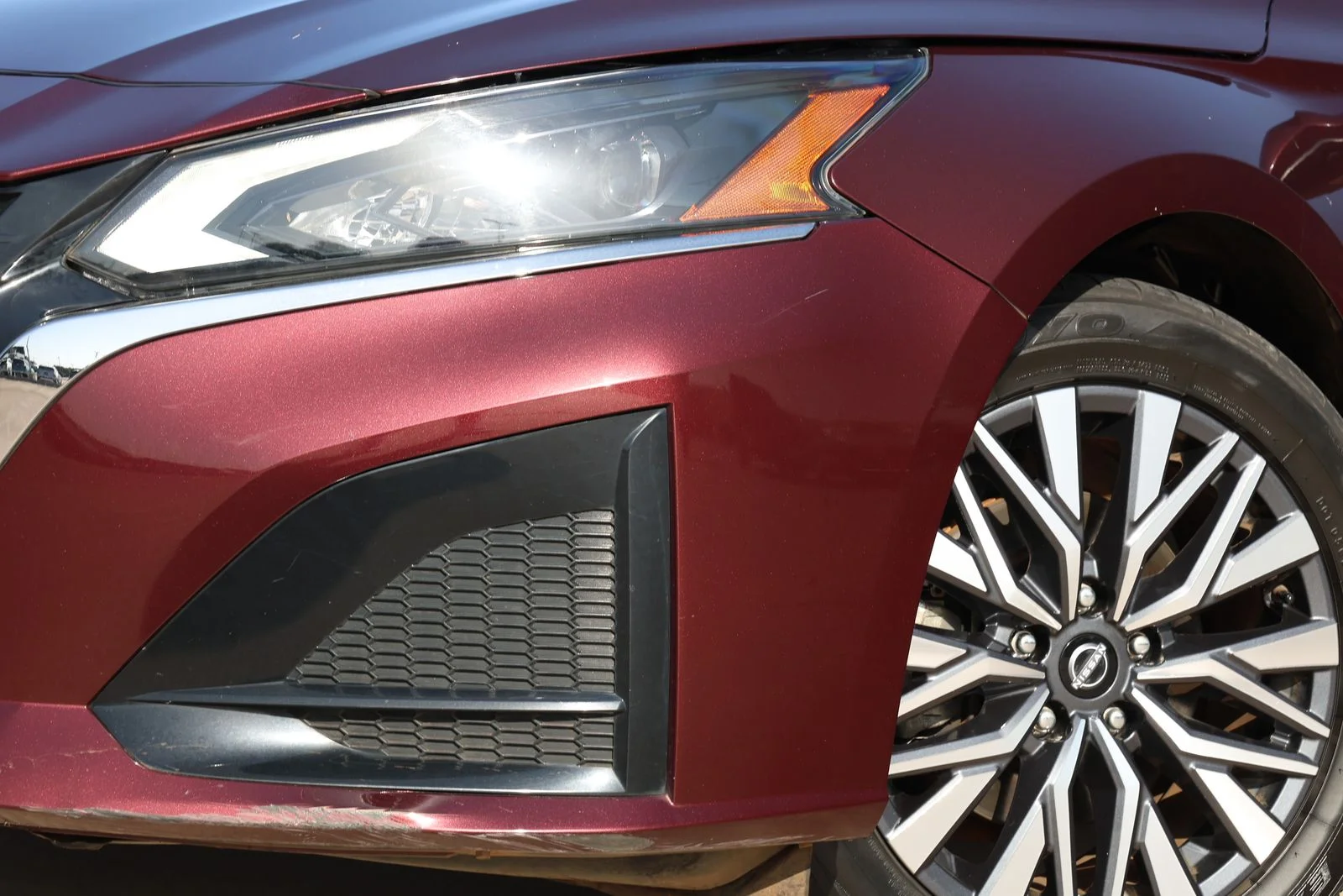 Used 2023 Red Nissan 2.5 SV image 9