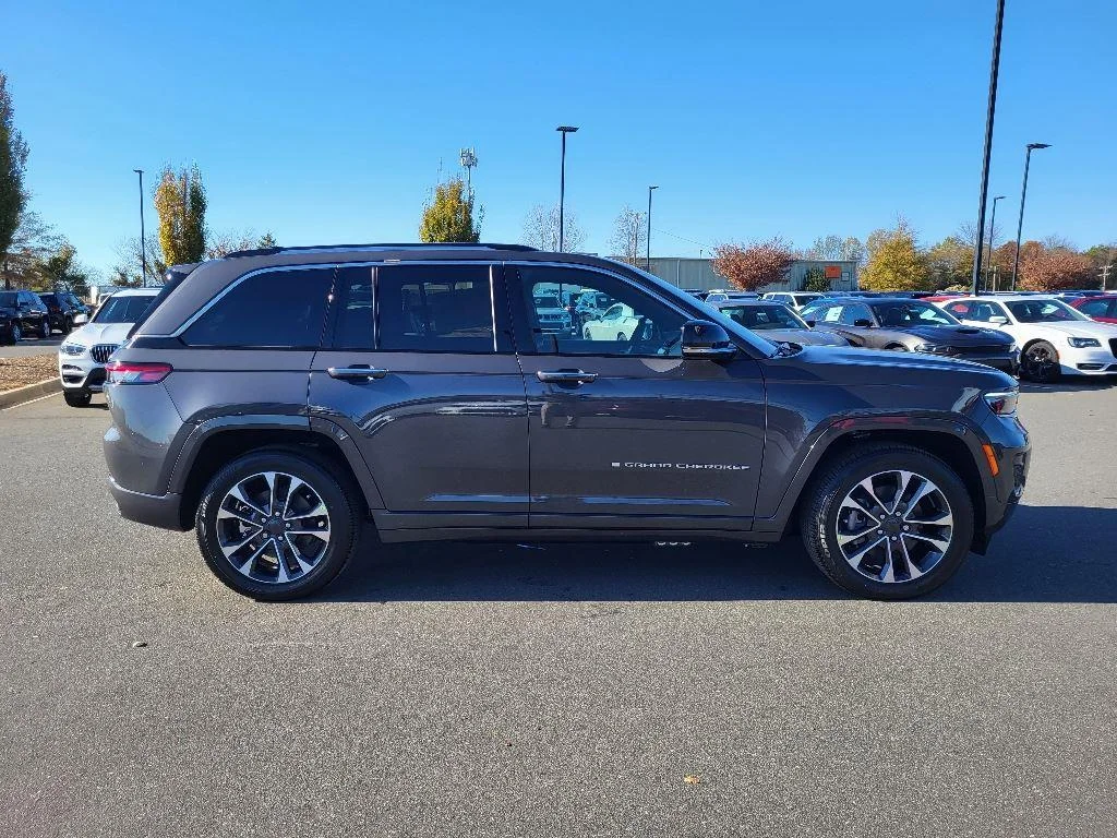 New 2024 Baltic Gray Metallic Clear-Coat Exterior Paint Jeep Overland image 23