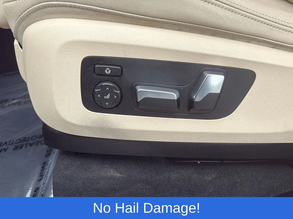 Used 2019 Black BMW xDrive40i image 16