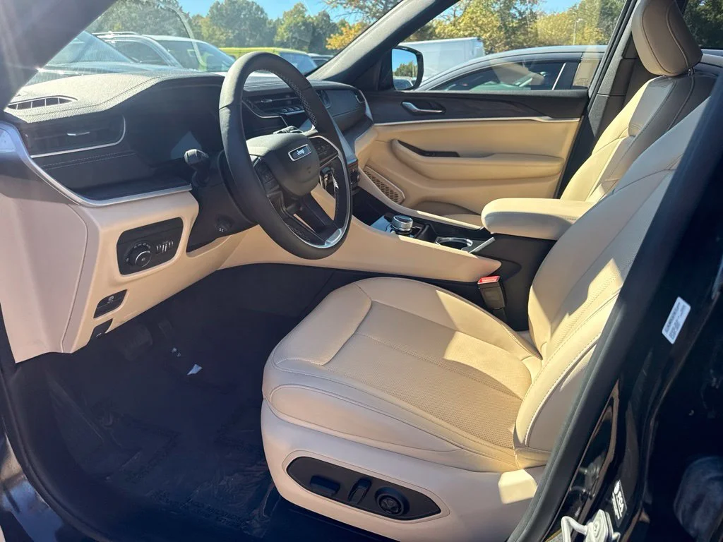 Used 2025 Black Jeep Limited image 3