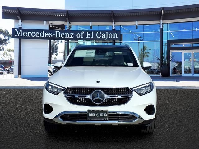 New 2027 White Mercedes-Benz GLC 300 image 2