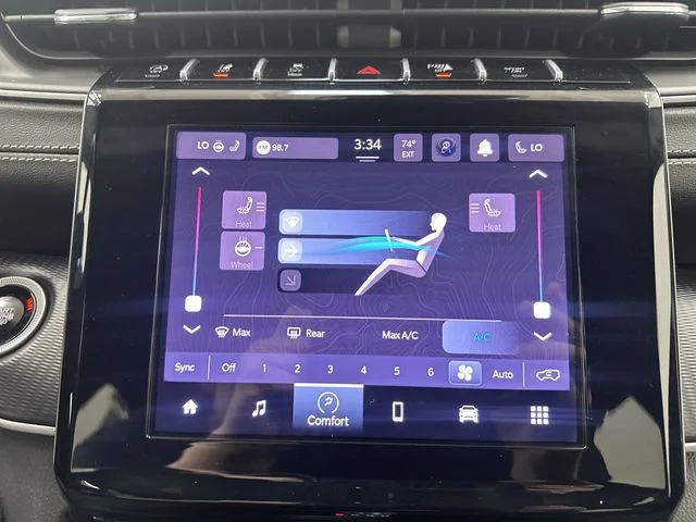 Used 2025 Red Jeep Altitude image 17