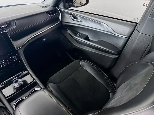 Used 2023 Black Jeep Altitude image 22