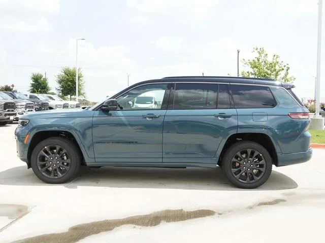 New 2026 Steel Blue Exterior Paint Jeep Limited image 6