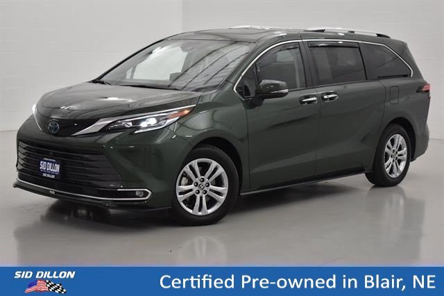 2024 Toyota Sienna Platinum