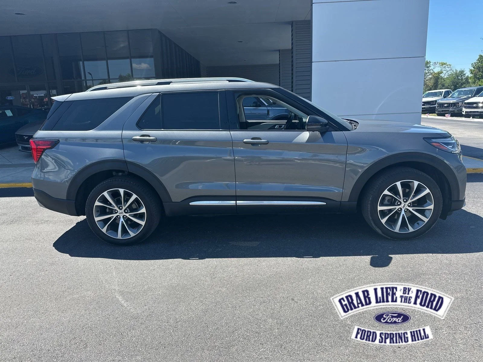 2025 Ford Explorer Platinum 4WD (PL535)'s photo