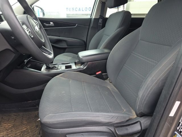 Used 2017 Silver Kia L image 9