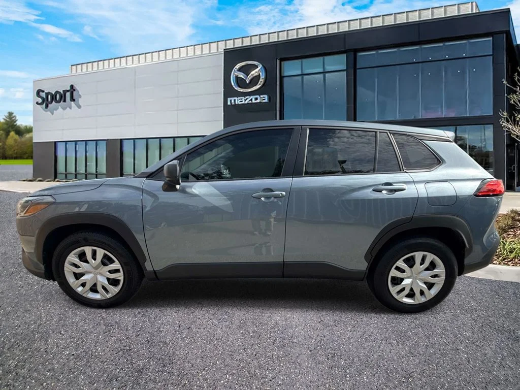 Used 2025  Toyota L image 6