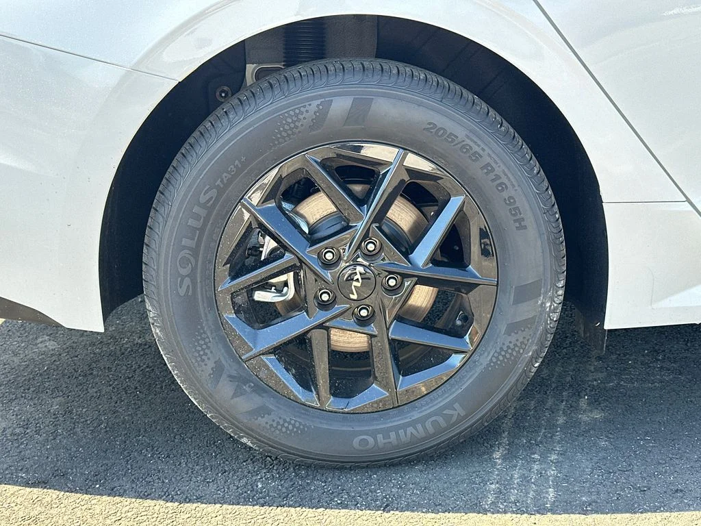 New 2026 White Kia LXS image 17