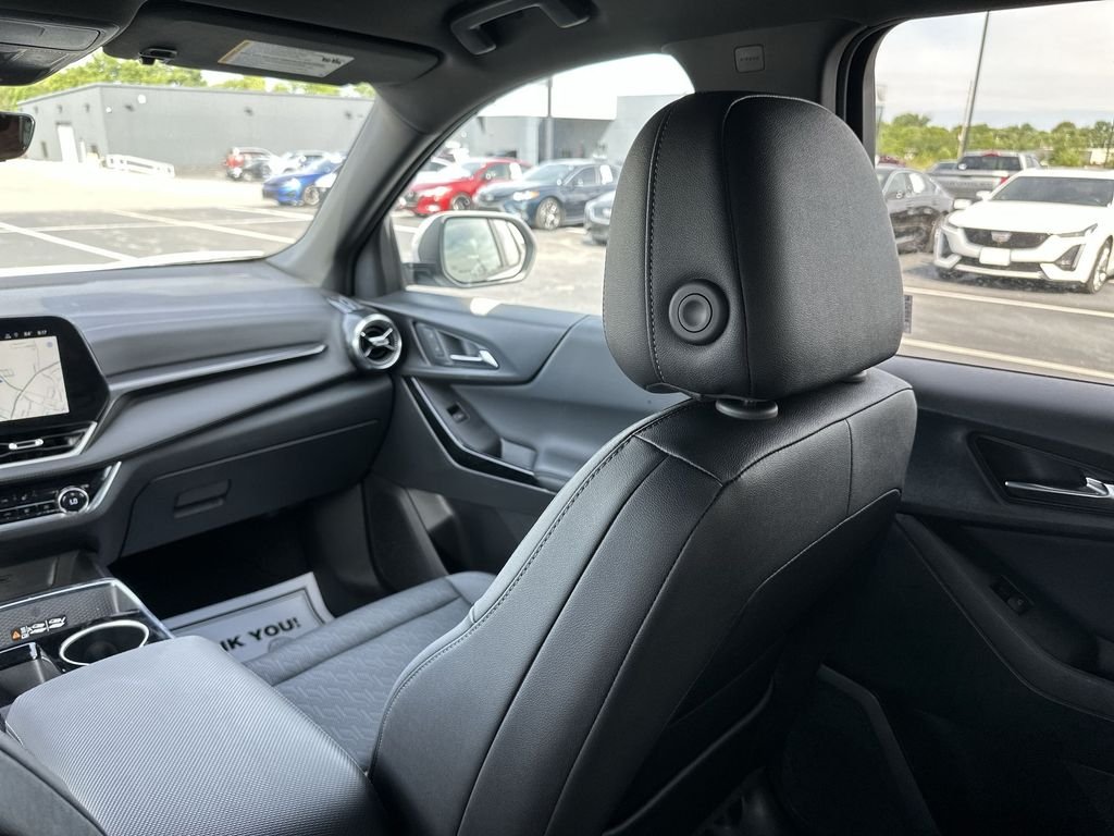 Used 2025 White Chevrolet LT image 11