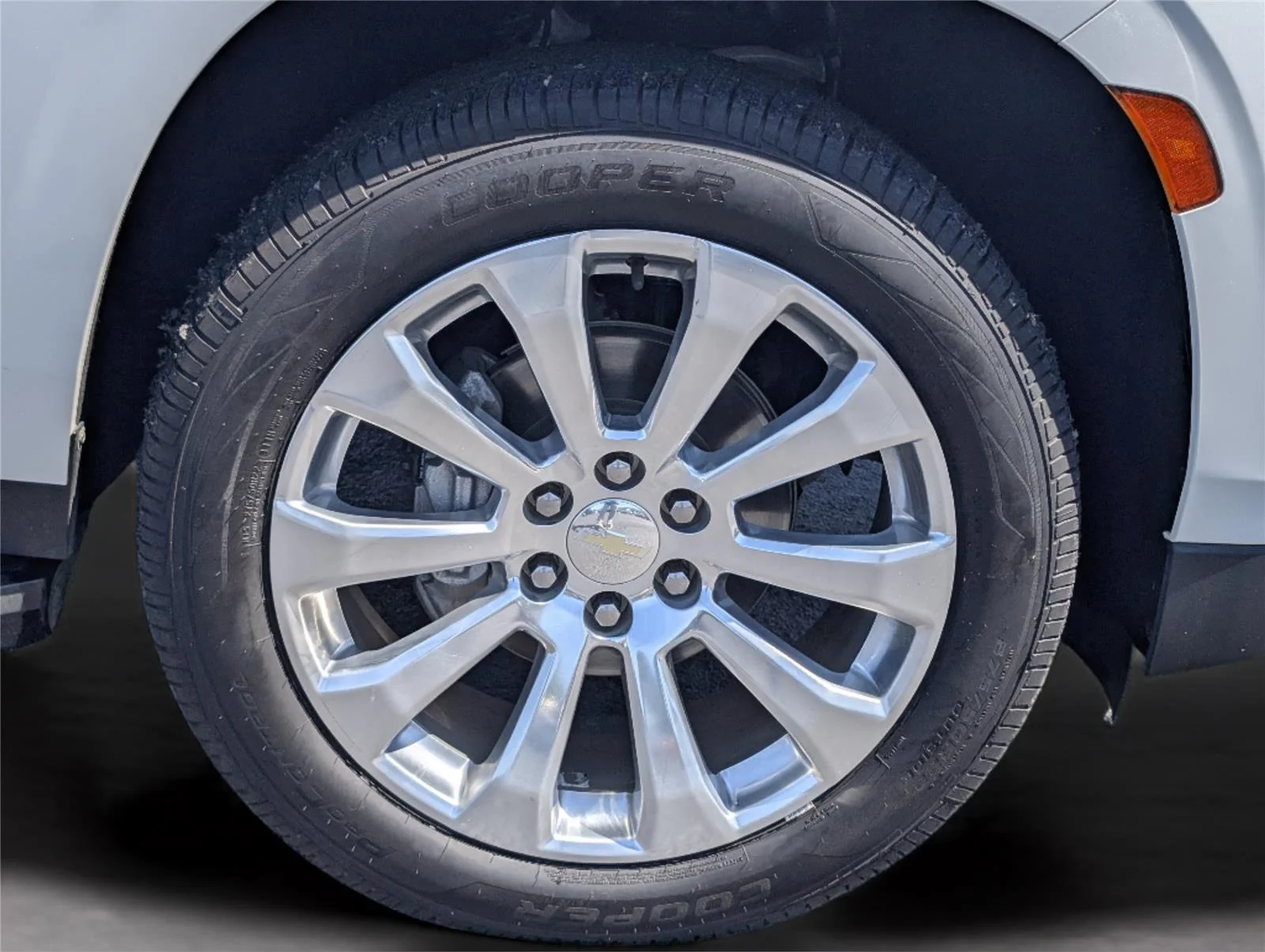 Used 2021 Iridescent Pearl Tricoat Chevrolet Premier image 38