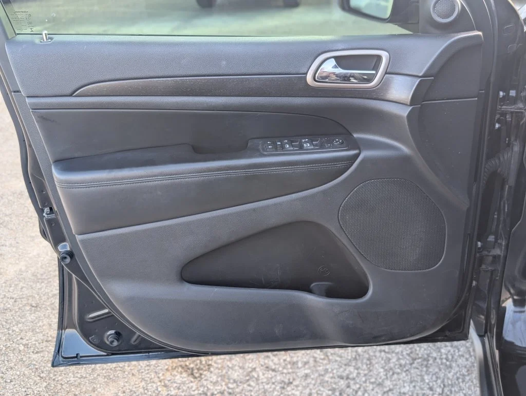 Used 2017 Black Jeep Laredo image 16