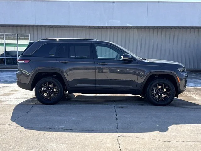2026 Jeep Grand Cherokee Laredo - Photo 2