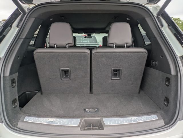 Used 2020 White Cadillac Sport image 26
