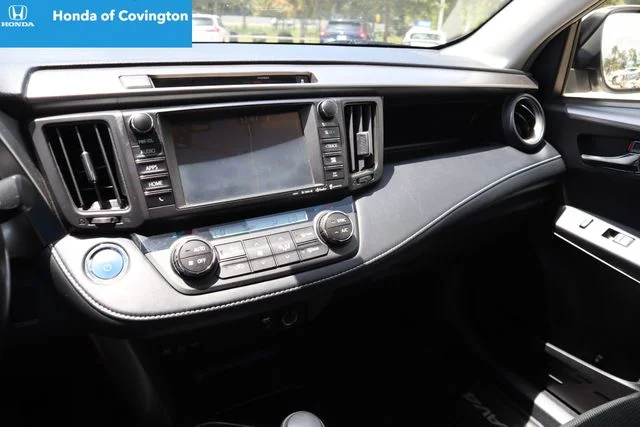 Used 2016 Super White Toyota XLE image 17