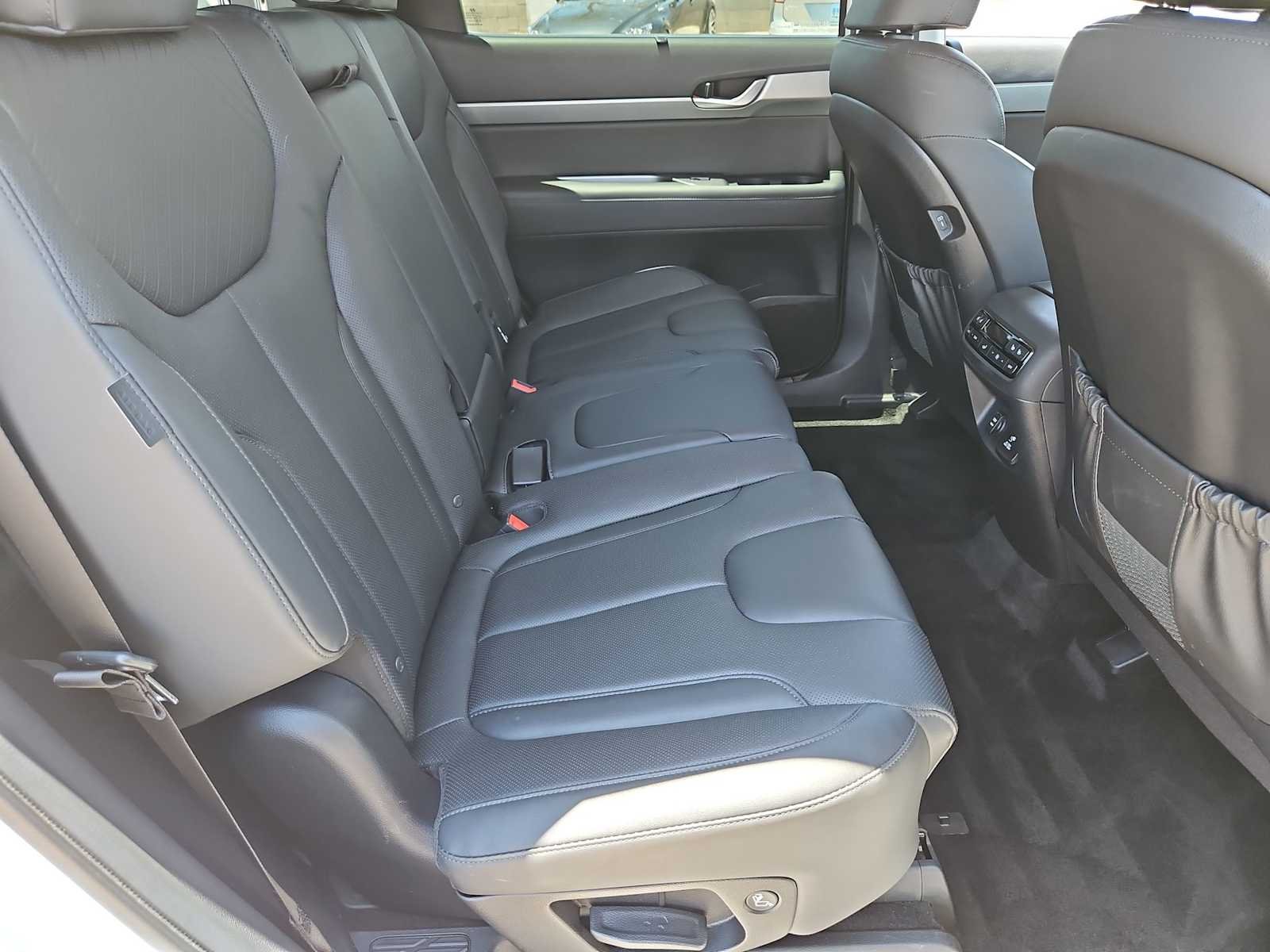 Certified Used 2025 Hyper White Hyundai SEL Premium 8P image 20