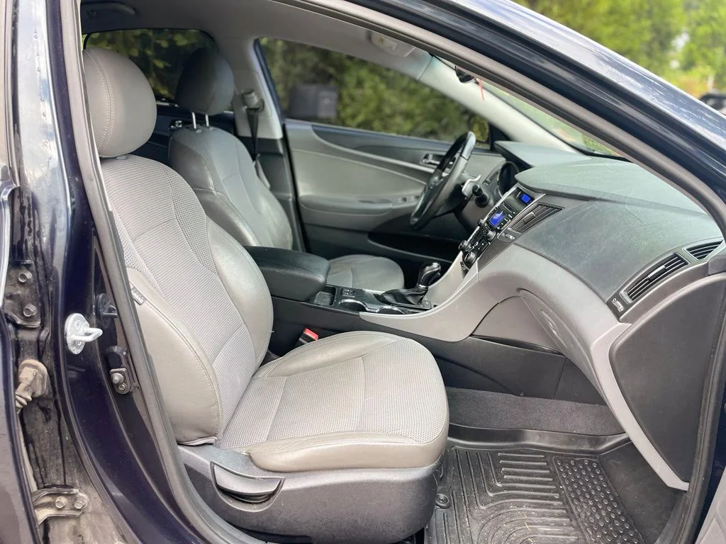 Used 2013 Pacific Blue Pearl Mica Hyundai SE image 21