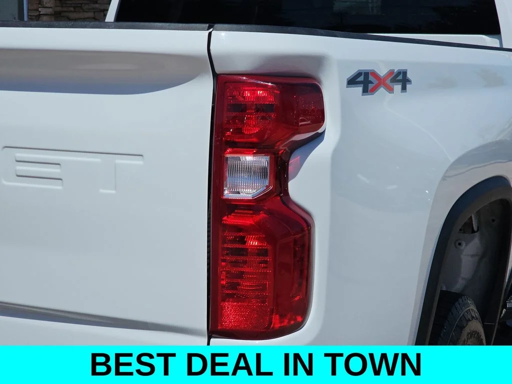 Used 2025 White Chevrolet LT image 40
