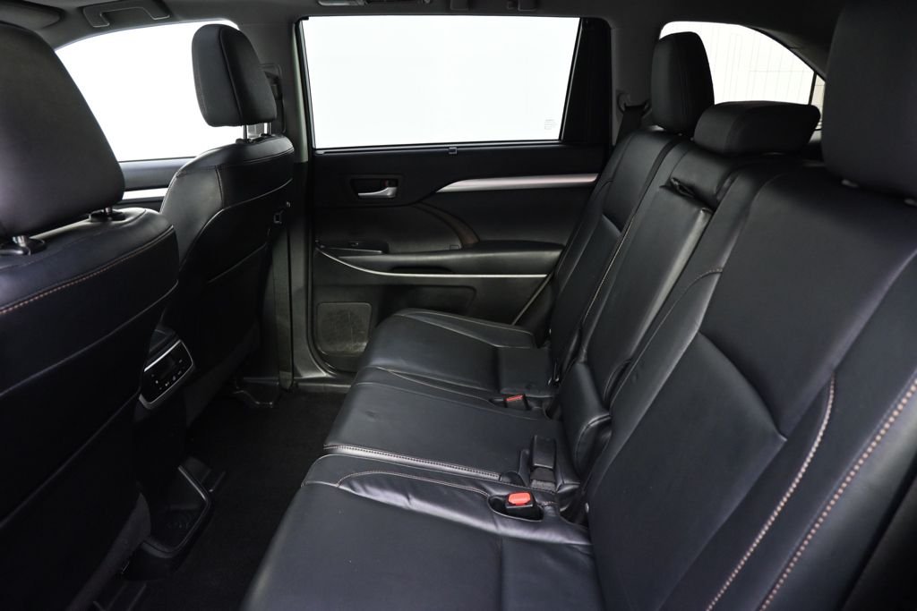 Used 2015 Attitude Black Metallic Toyota XLE V6 image 21