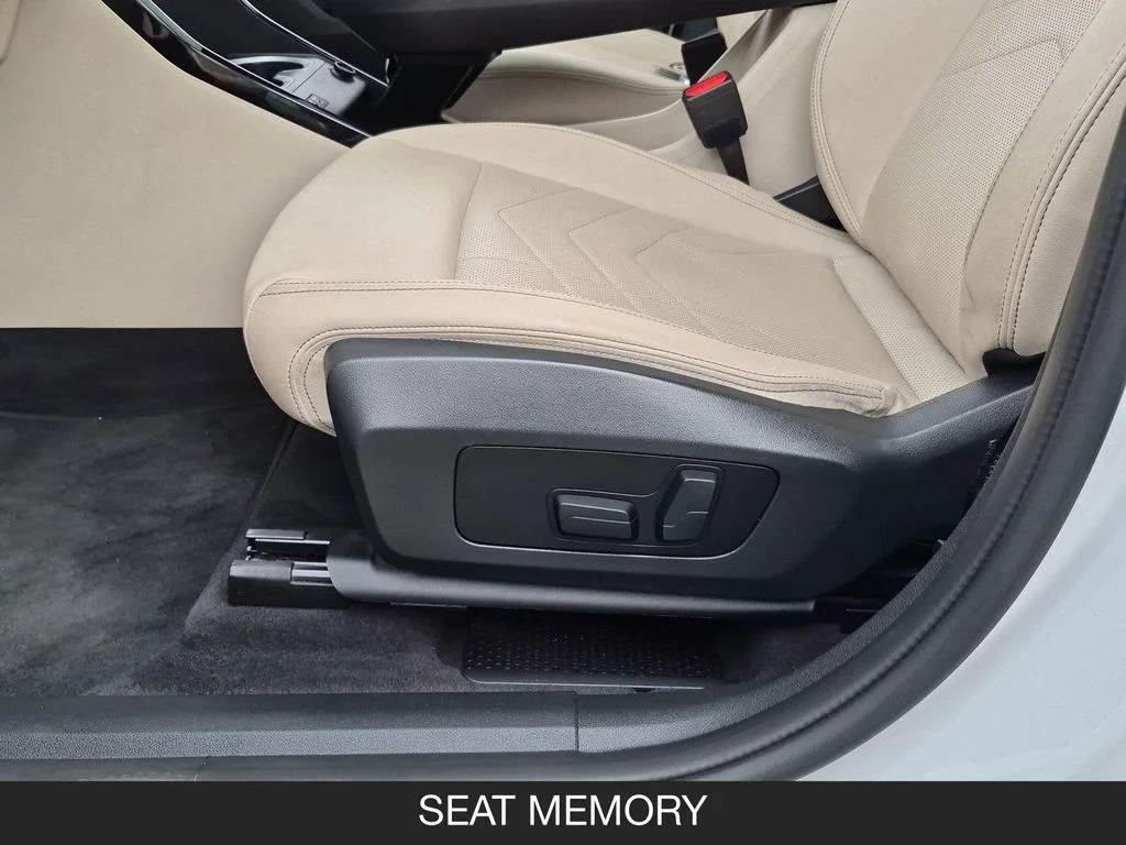 Used 2024 White BMW xDrive28i image 15