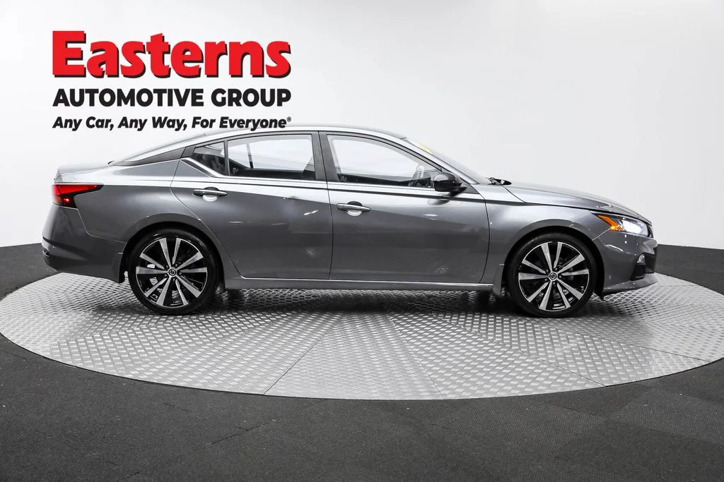 Used 2022 Gray Nissan 2.5 SR image 4