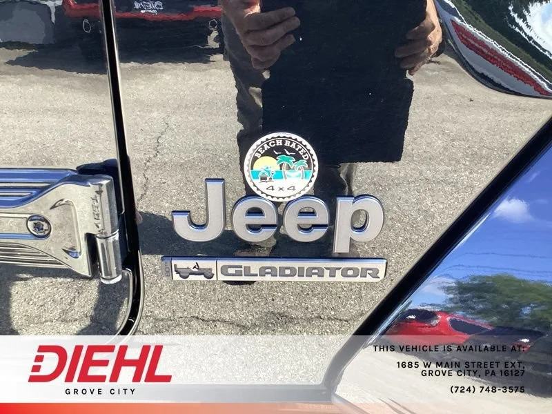 Used 2021 Black Jeep 80th Anniversary 4x4 image 10