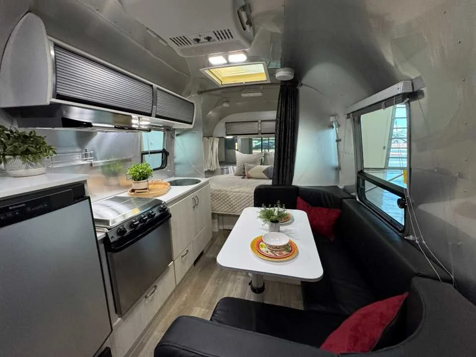 Used 2016 SILVER AIRSTREAM  image 10