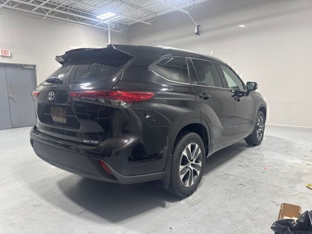 Used 2021 Brown Toyota XLE image 5
