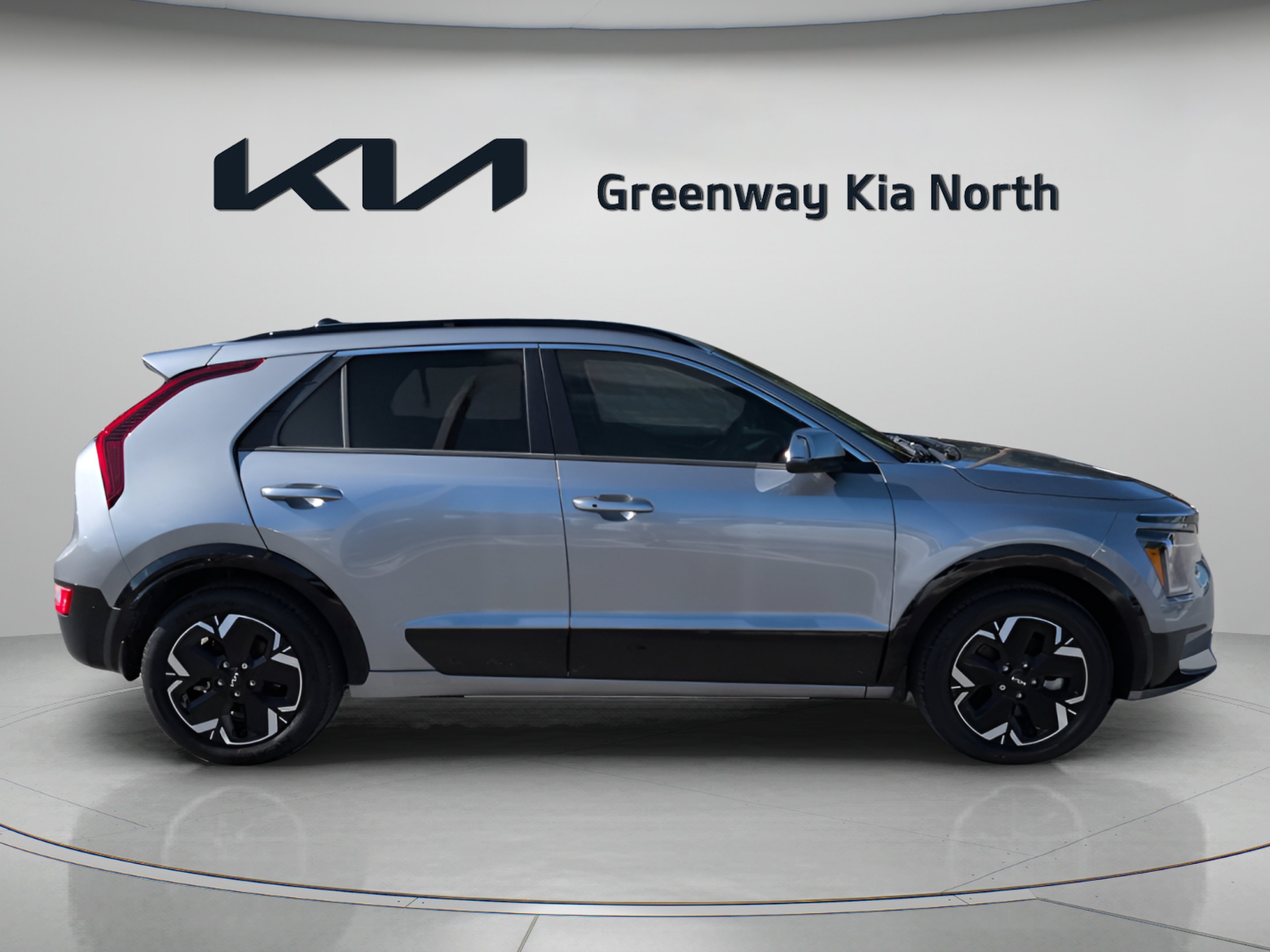 Certified Used 2023 Steel Gray Kia Wind image 9