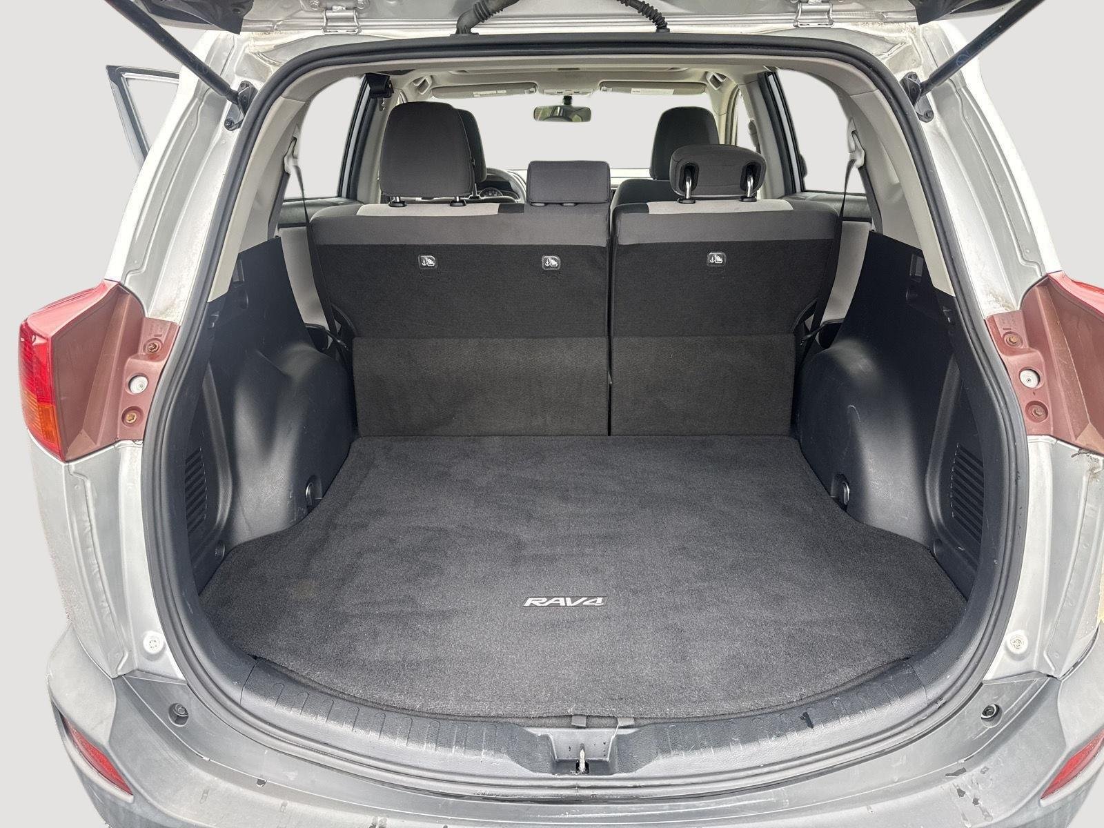 Used 2014 Classic Silver Metallic Toyota XLE image 19