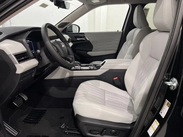 2025 Mitsubishi Outlander SEL Platinum Edition - Photo 9