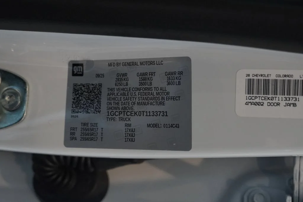 New 2026 Summit White Chevrolet LT image 40