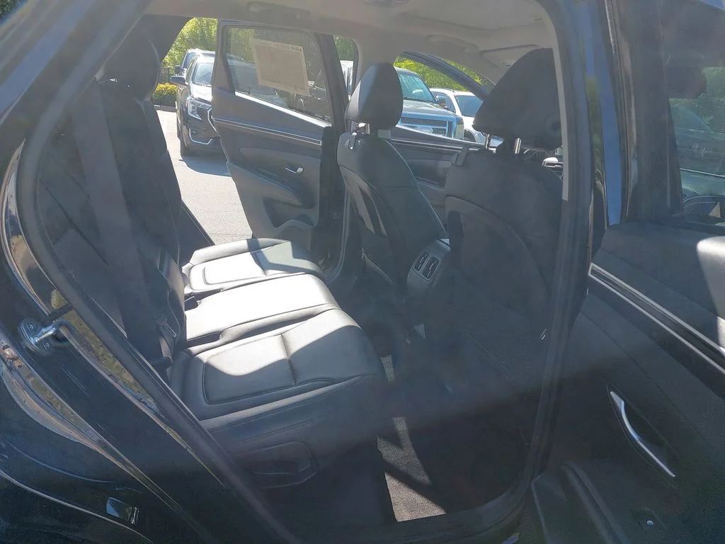 Used 2023 Black Hyundai SEL image 11