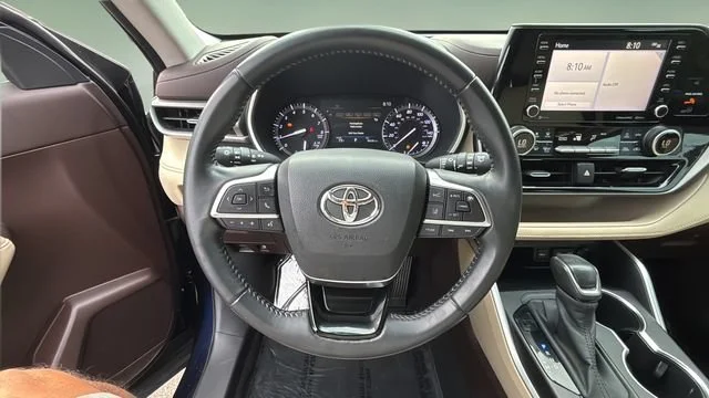 Used 2020  Toyota XLE image 12