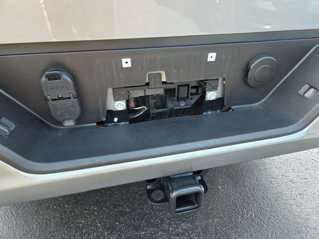 Used 2025 Sterling Metallic GMC Elevation image 18