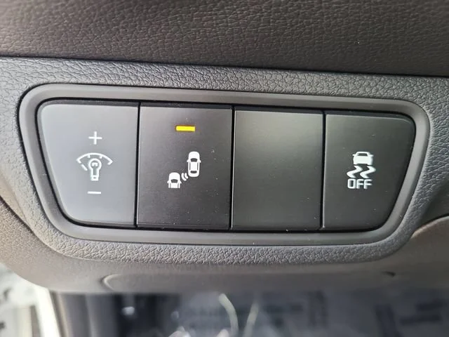Used 2023 Whiye Kia LXS image 23