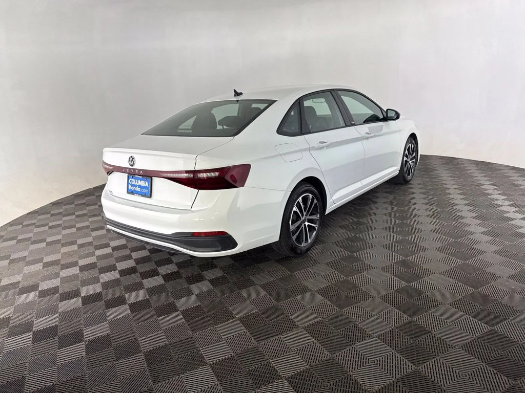 Used 2025 White Volkswagen 1.5T Sport image 5