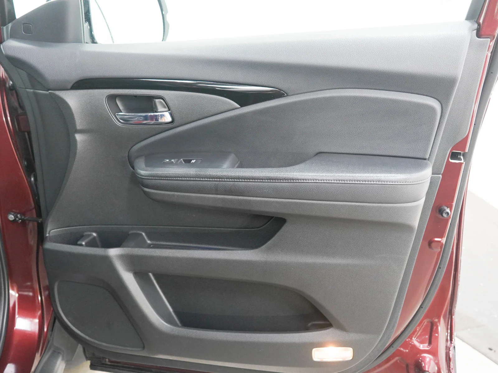 Used 2020 Deep Scarlet Pearl Honda Touring 8-Passenger AWD image 12
