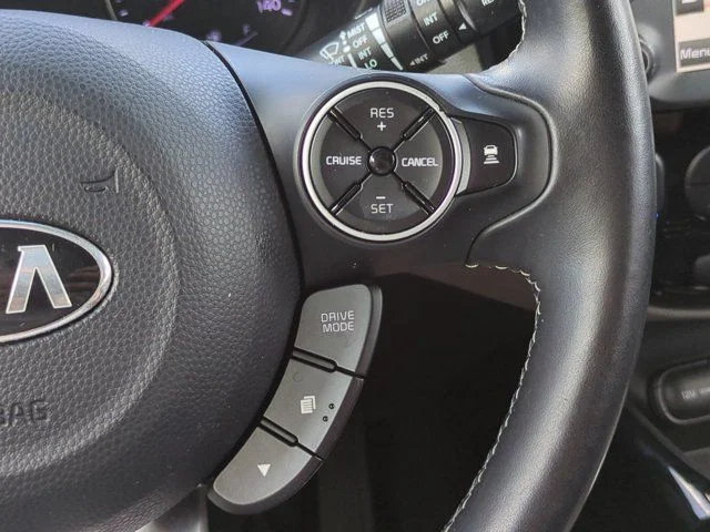 Used 2019 White Kia Plus image 27