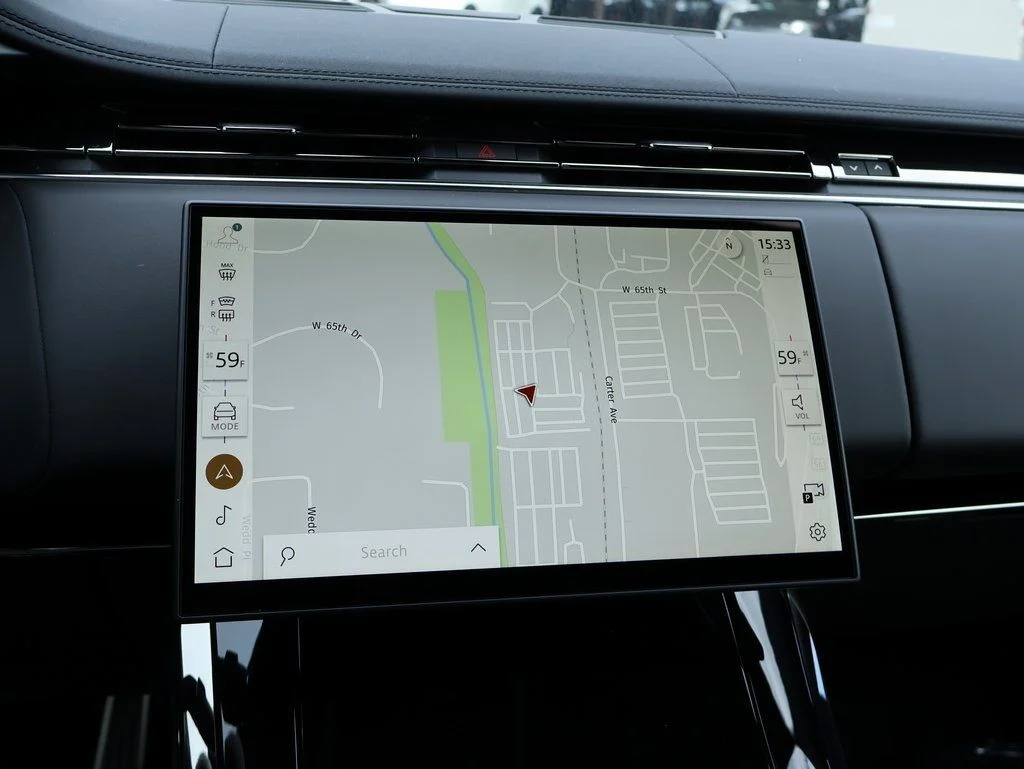 New 2025 Fuji White Land Rover Dynamic SE image 22