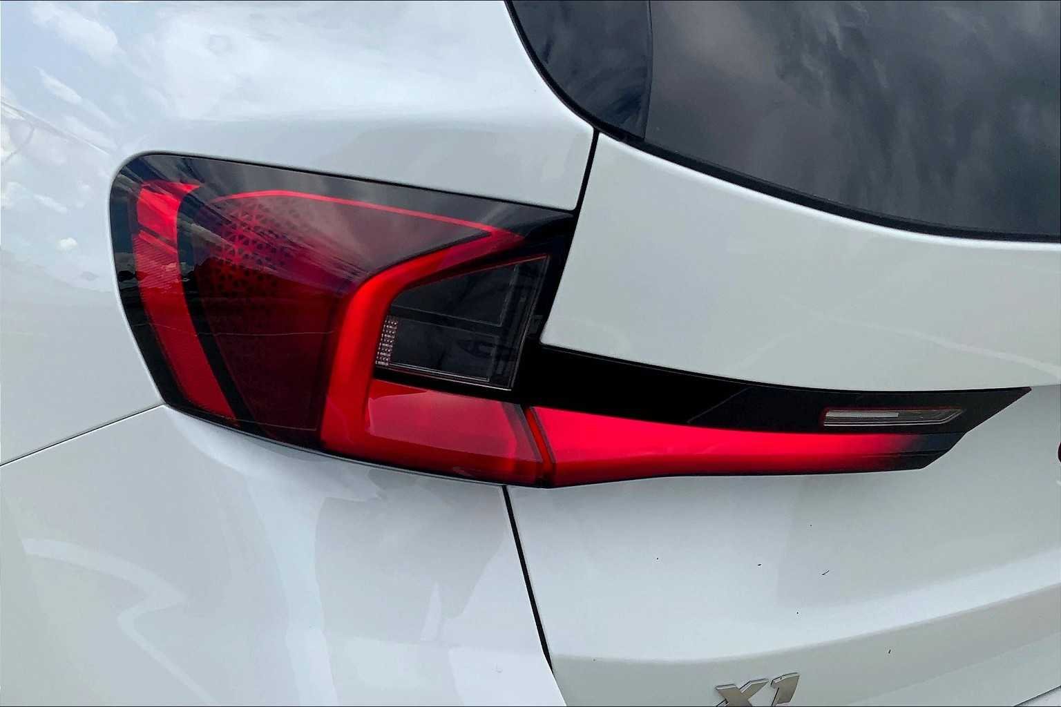 Used 2026 Alpine White BMW M35i image 14